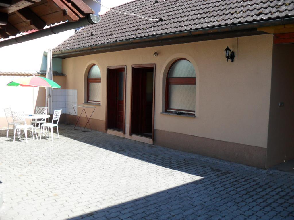 Oazis Apartman Harkány Exterior photo